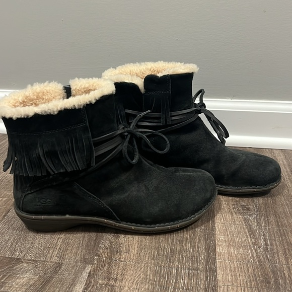 Ugg Suede boot - Picture 2 of 5